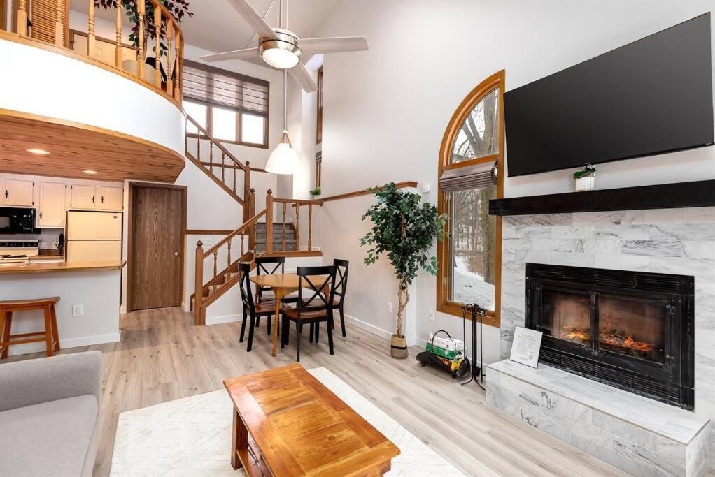 Peaceful 2-Bedroom Townhome Retreat W/Wooded View Galena Ngoại thất bức ảnh